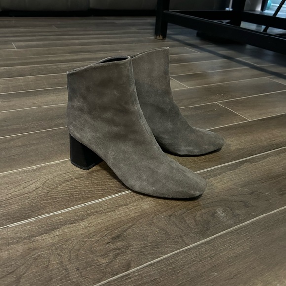 Millie’s suede boots - Picture 3 of 15